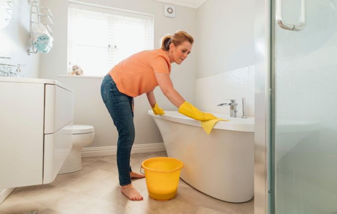 Clean a Bathroom Step By Step