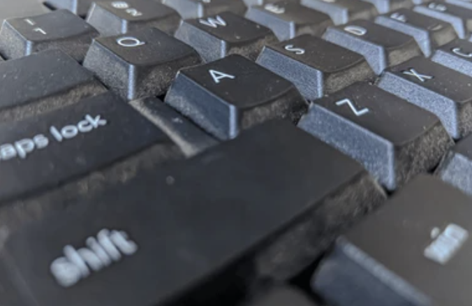 how to clean a laptop screen and keyboard