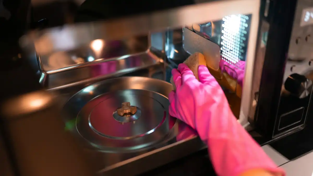 How to Get Burnt Smell Out of Microwave: 3 Effective Solutions