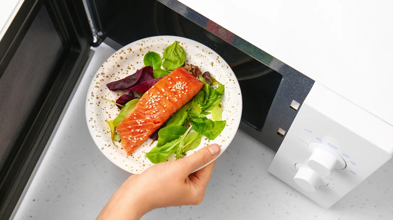 How to Get Fish Smell Out of Microwave (Easy & Effective Hacks)