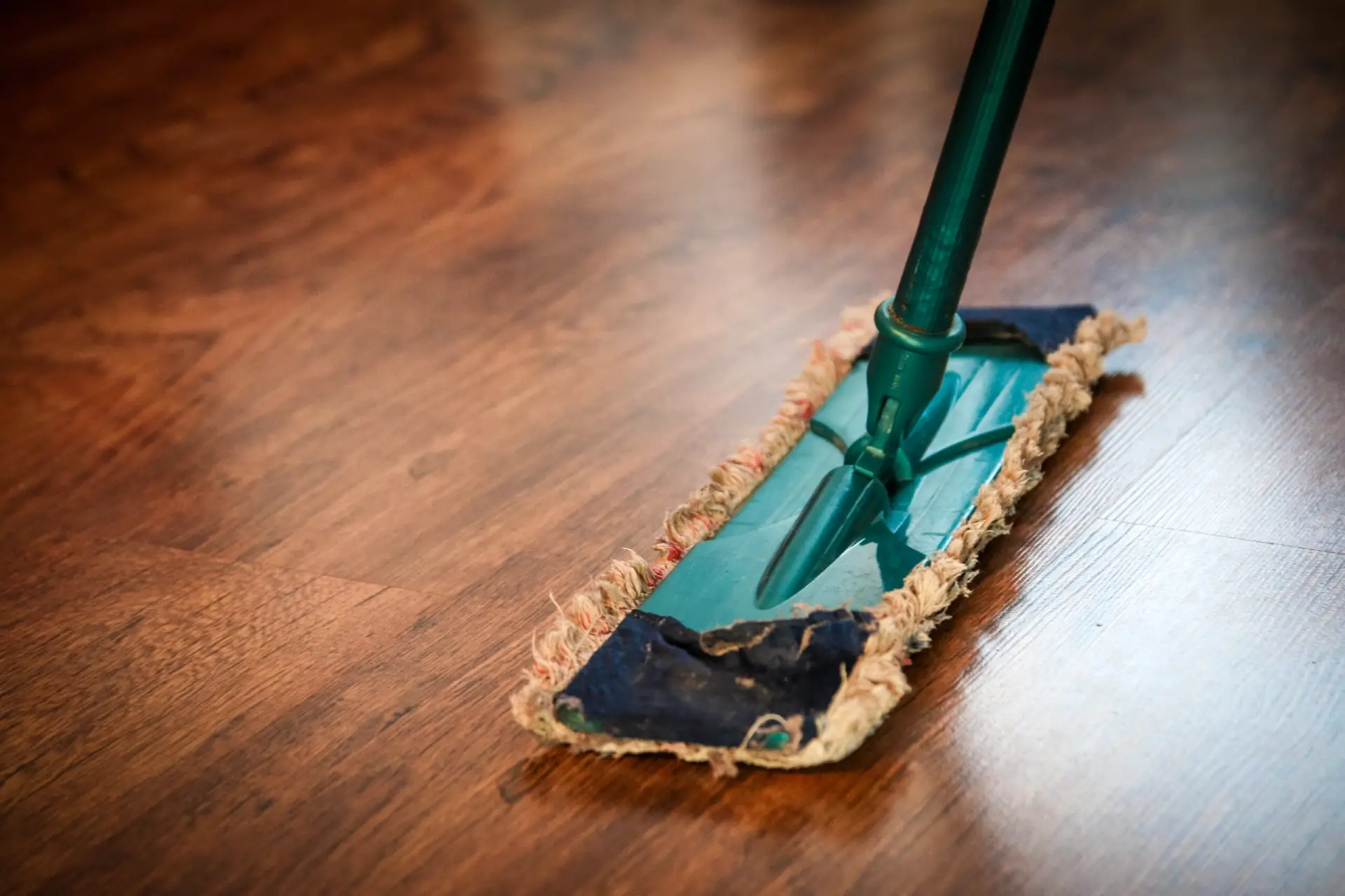 Homemade Laminate Floor Cleaner Recipe: Safe DIY Solutions for Shiny Floors